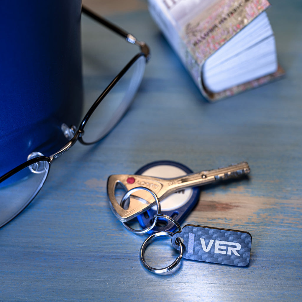 Max Verstappen Carbon Fiber Sleutelhanger – Premium F1 Accessoire - RaceRevolution