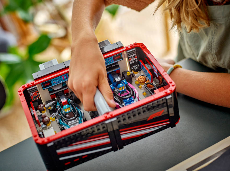 LEGO CITY F1 garage met Mercedes-AMG en Alpine auto's 60444 - RaceRevolution