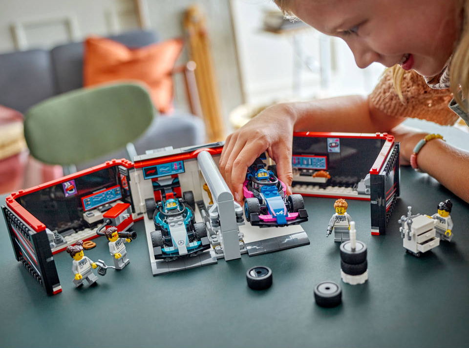 LEGO CITY F1 garage met Mercedes-AMG en Alpine auto's 60444 - RaceRevolution