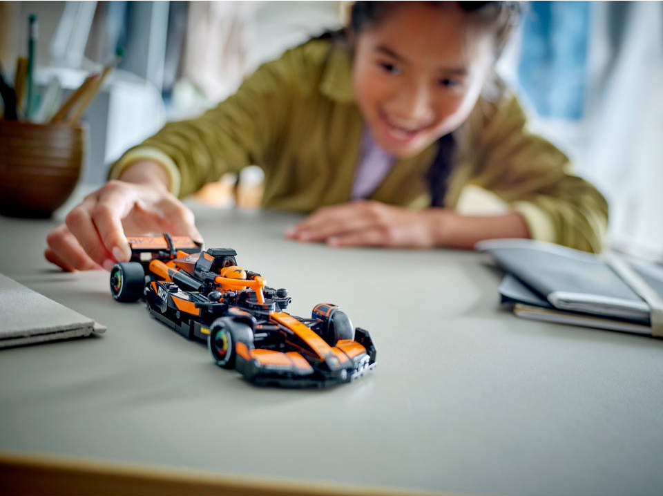 LEGO Speed Champions - McLaren F1® Team MCL38 Race Car 77251 - RaceRevolution